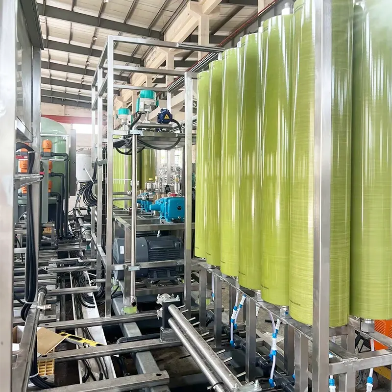 معدات تحلية المياه الصناعية